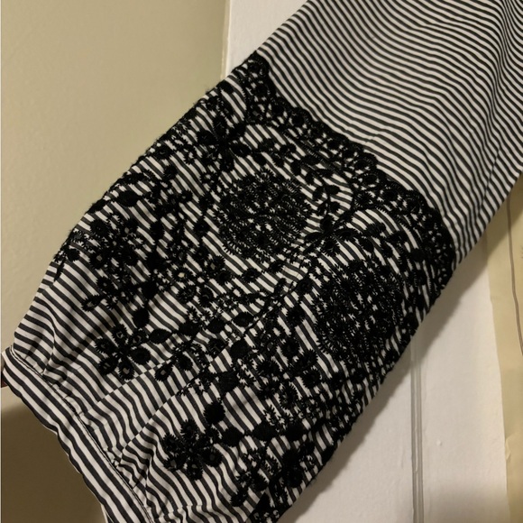 🖤CALVIN KLEIN striped blouse, w waist tie & embroidered sleeves. NWT 🖤 - Picture 3 of 6